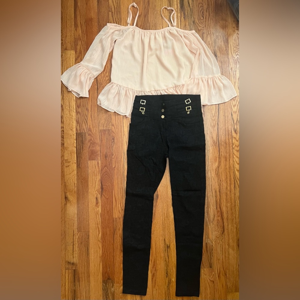 HELIAE SKINNY PANTS WITH OFF SHOULDER BLOUSE